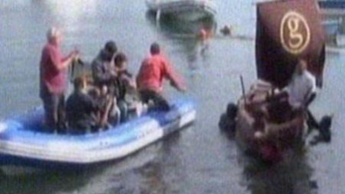 barca de peste trei metri construita din ciocolata video