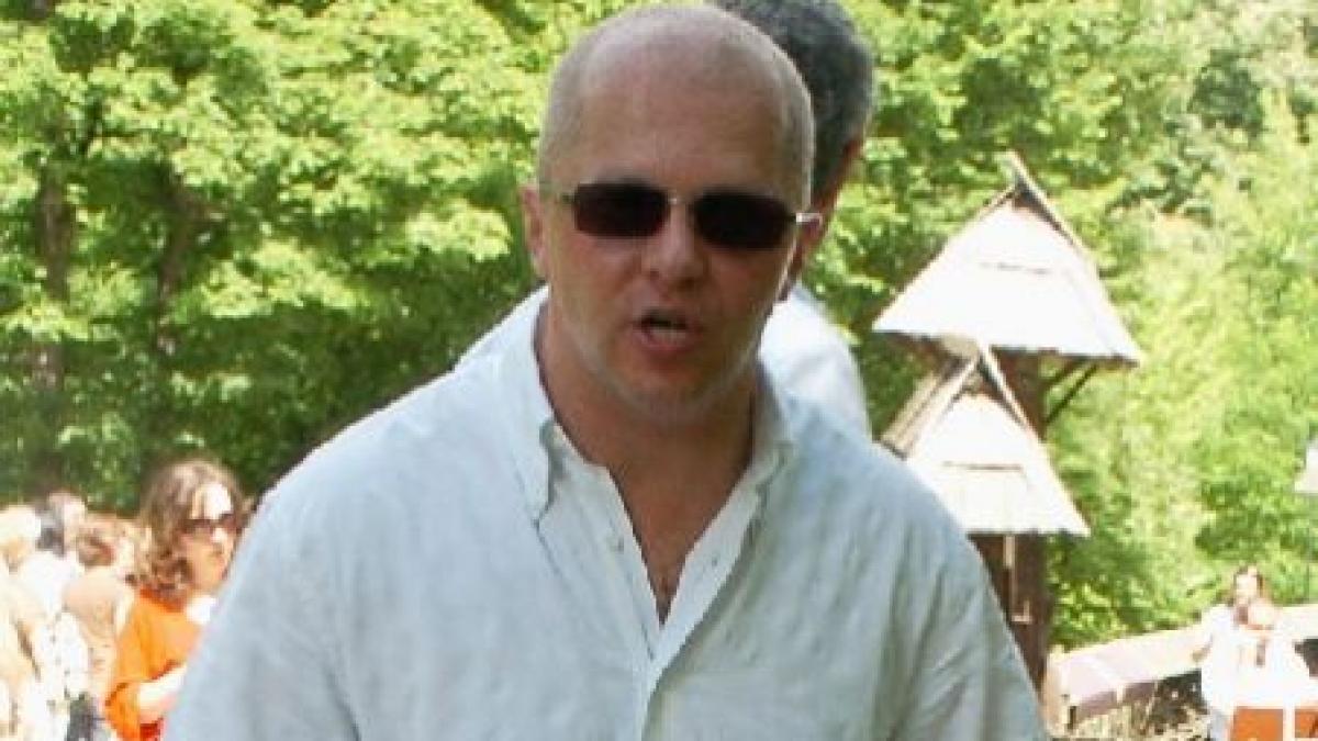 jurnalistul adrian ursu a facut infarct medicii i au implantat doua stenturi