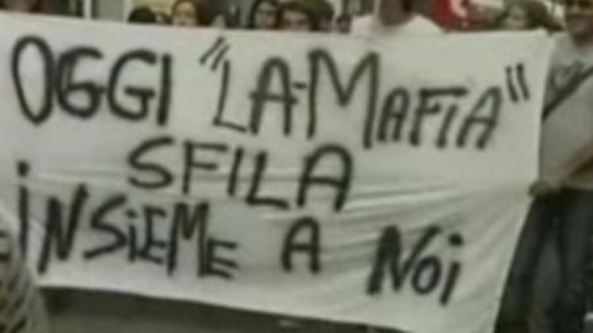 demonstratie anti mafie in italia mii de oameni au iesit in strada video