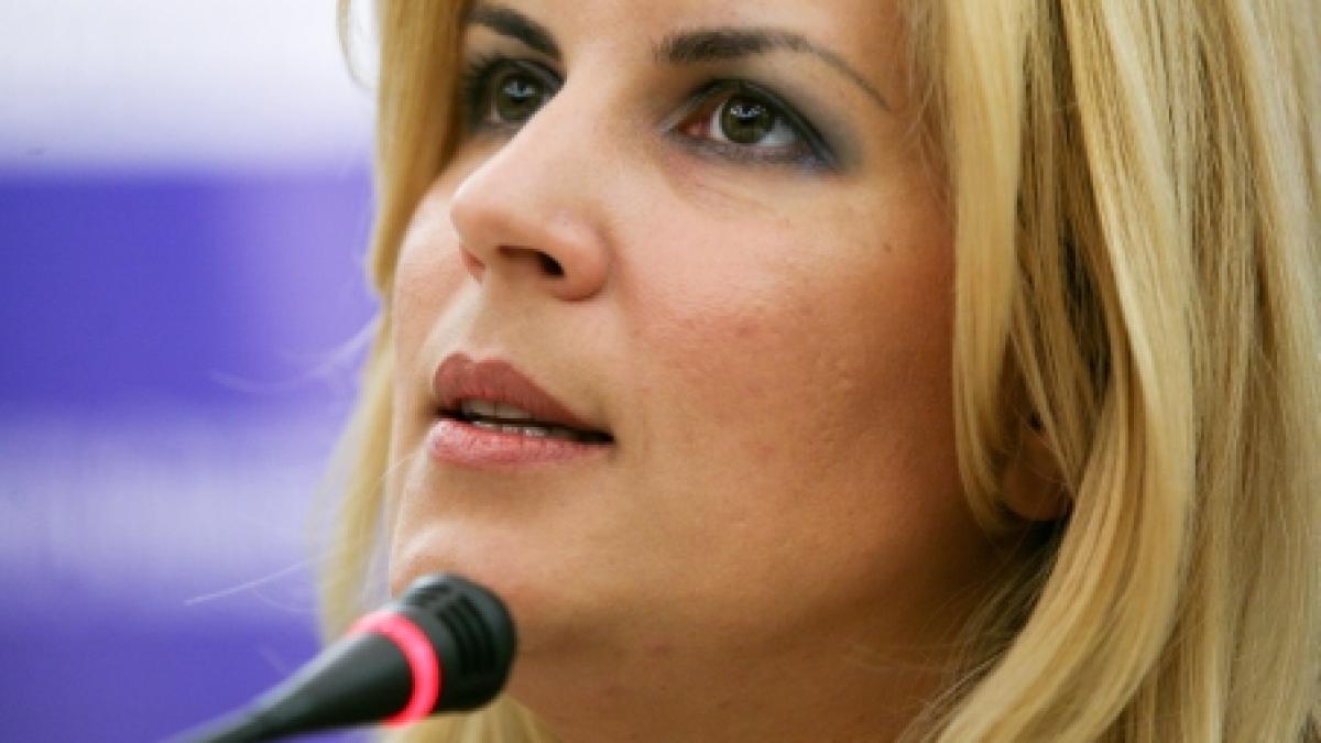 elena udrea foloseste elicopterul in deplasarile oficiale
