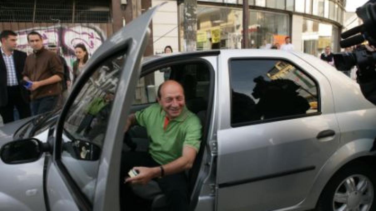 traian basescu in traficul bucurestean vezi cum a ajuns presedintele la serviciu video