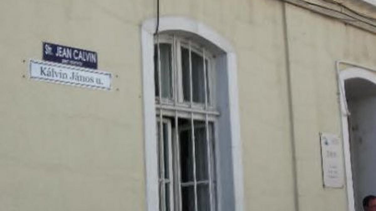 oradea laszlo tokes a montat ilegal placute cu numele strazilor in limba maghiara video