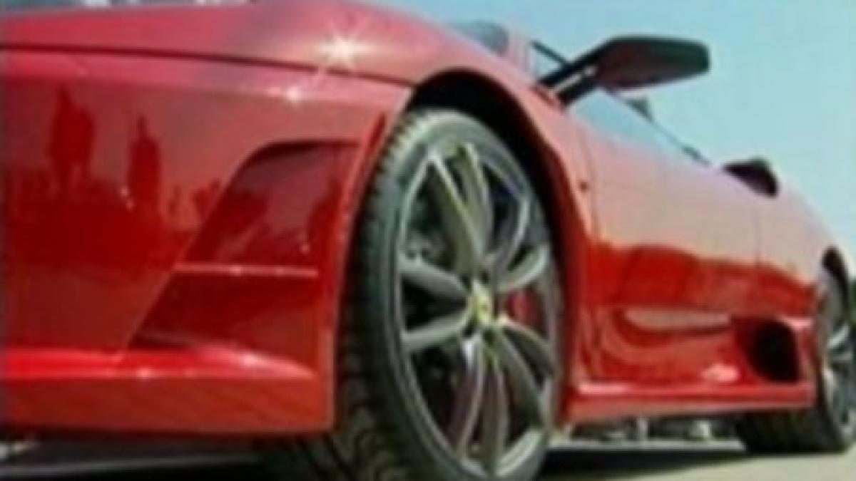 un roman a fost la un pas sa intre in tara cu un ferrari furat video