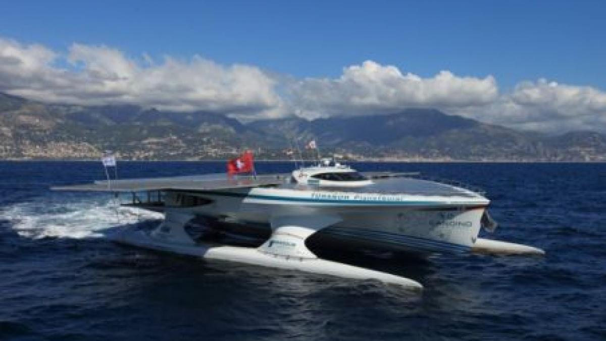 cea mai mare nava cu propulsie solara a pornit in ocolul pamantului video