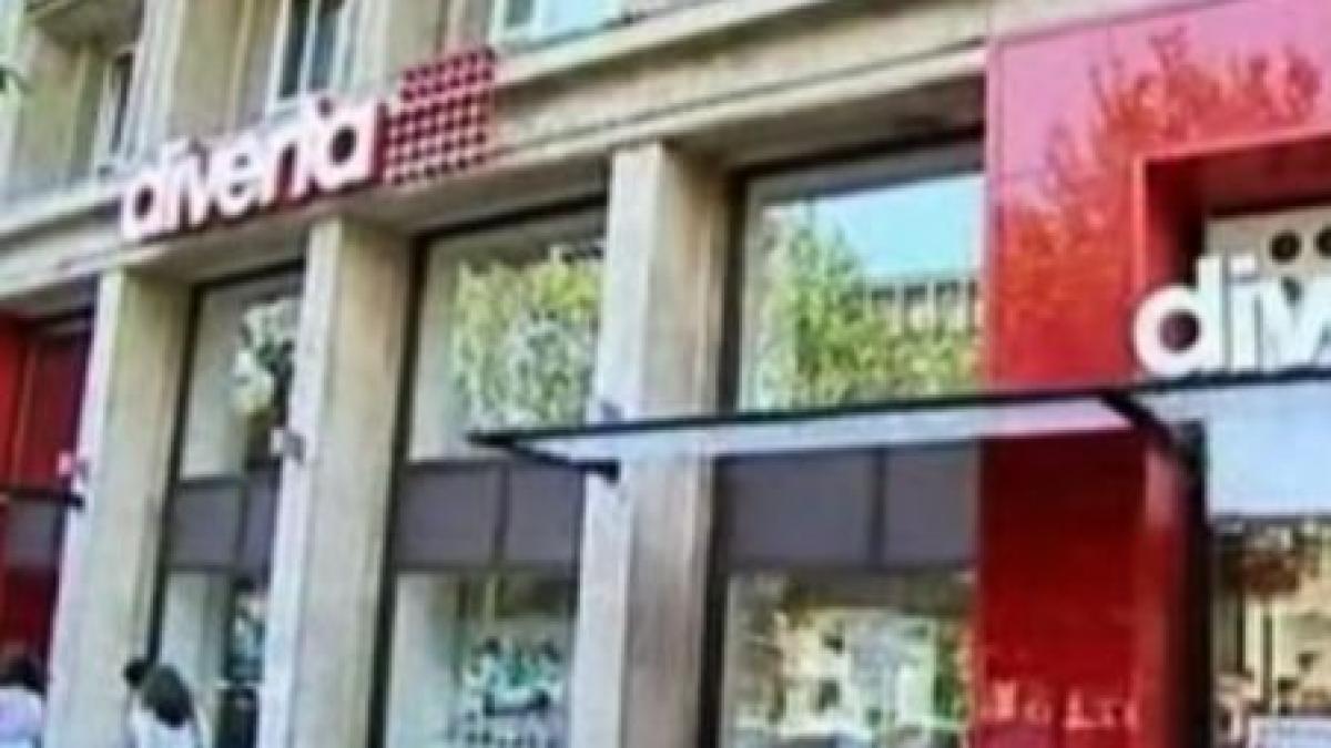 criza desfiinteaza treptat marile lanturi de magazine din romania video