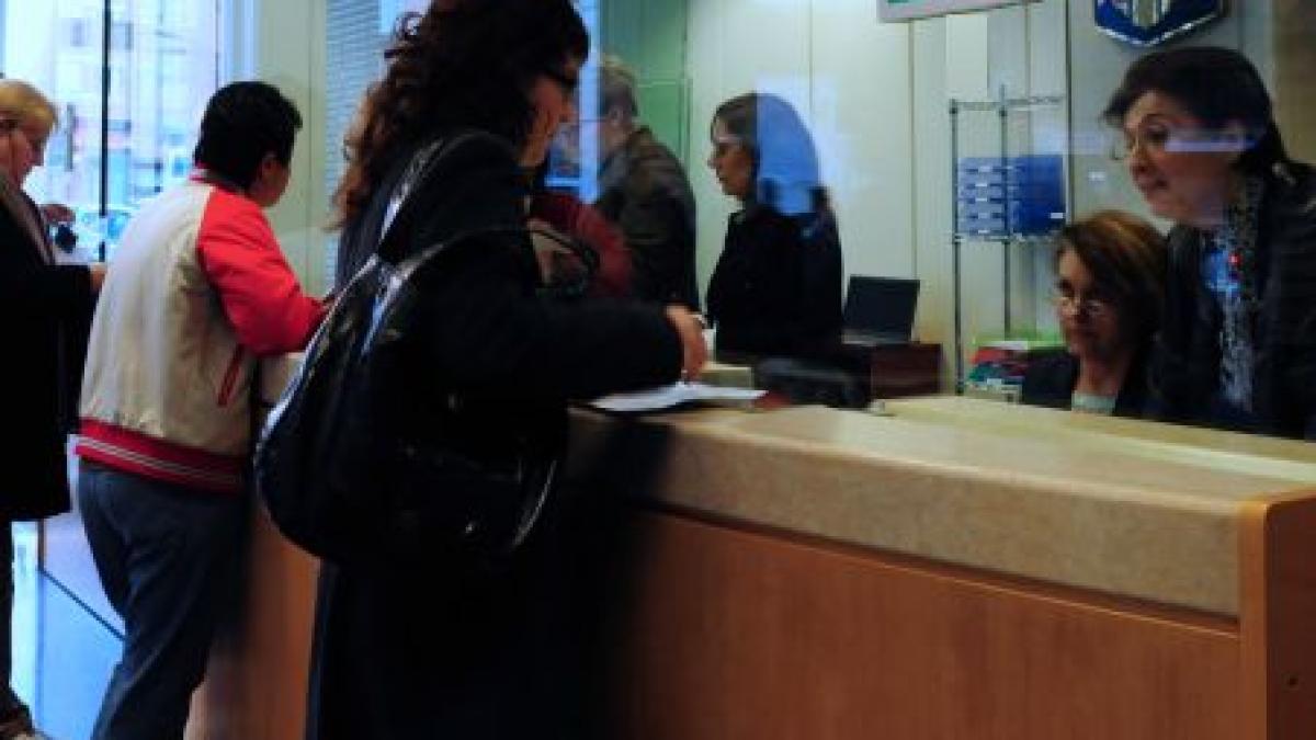 romanii care au credite ar putea fi chemati din nou la banca video