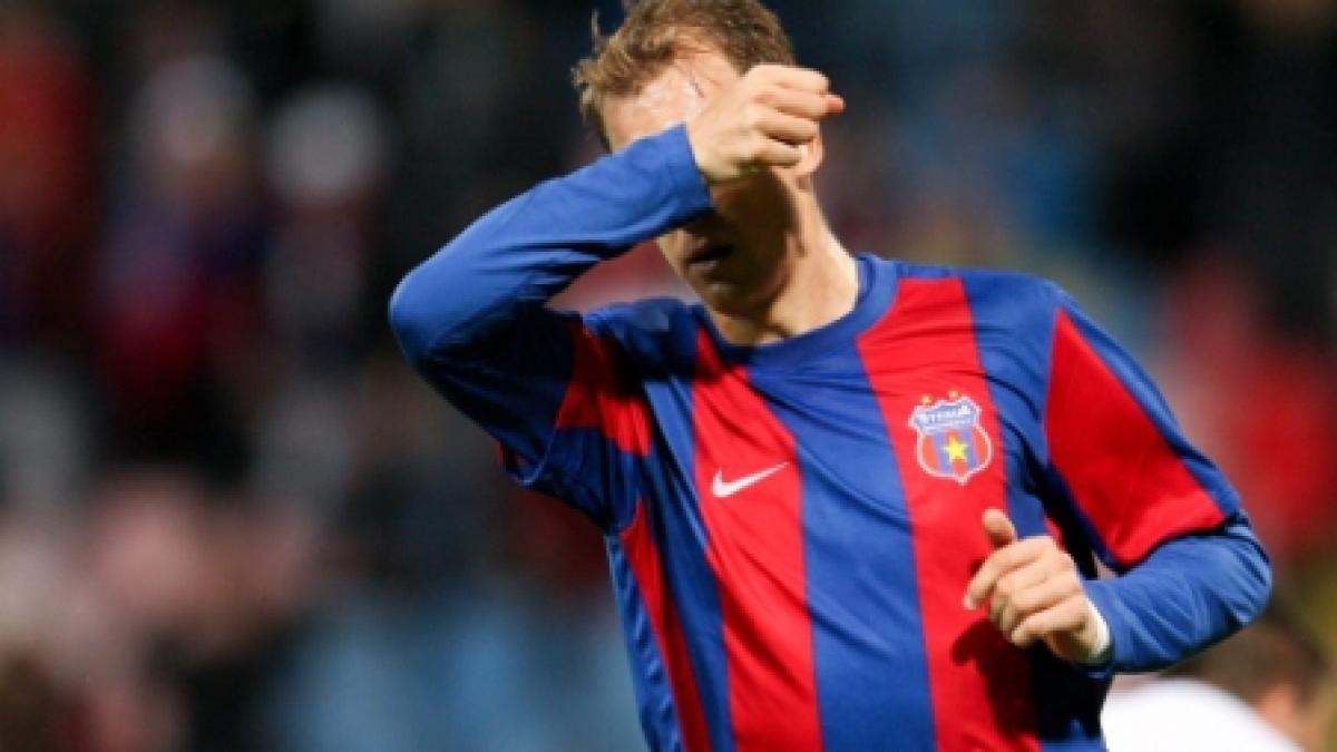 steaua rateaza victoria in meciul cu napoli dupa ce arbitrul a prelungit cu 7 minute partida