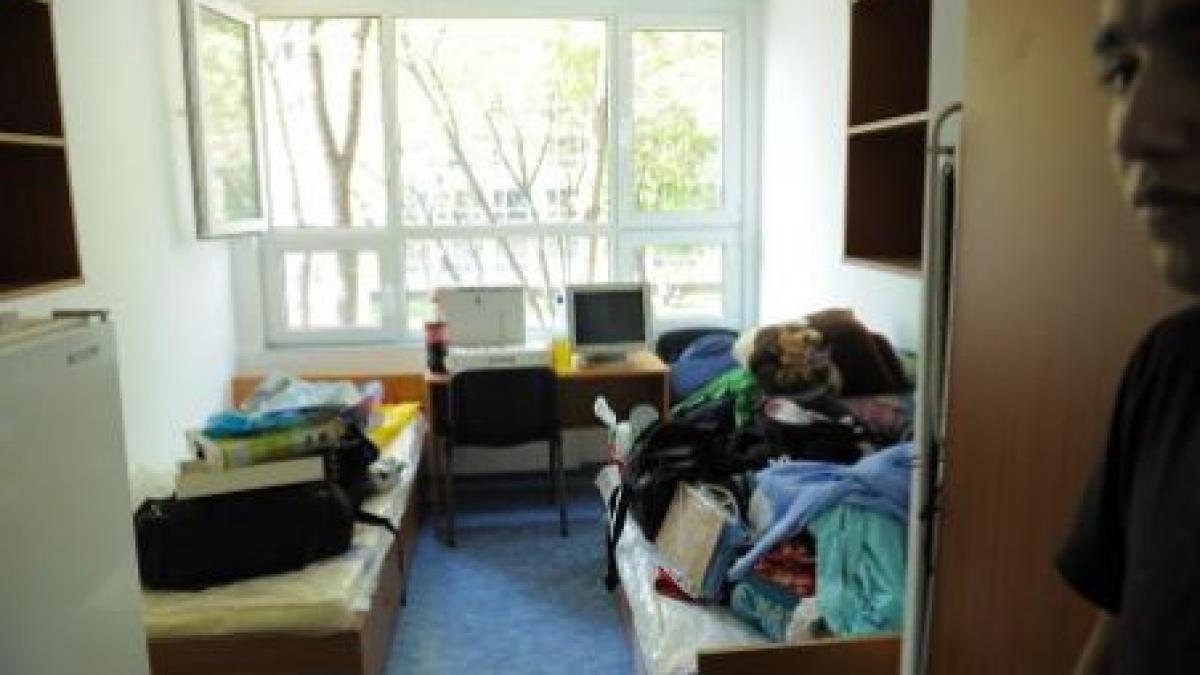 studentii isi vand locurile din camin cu pana la 400 de euro