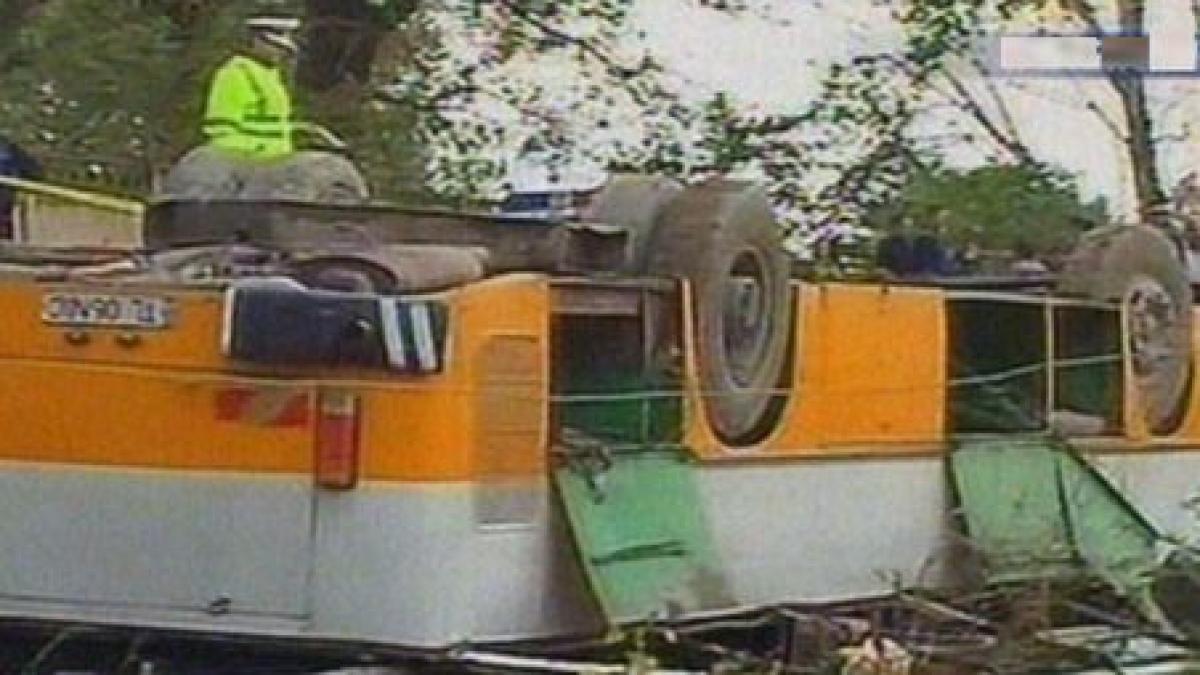 Autobuzul care s-a răsturnat la Tulcea avea defecţiuni la direcţie