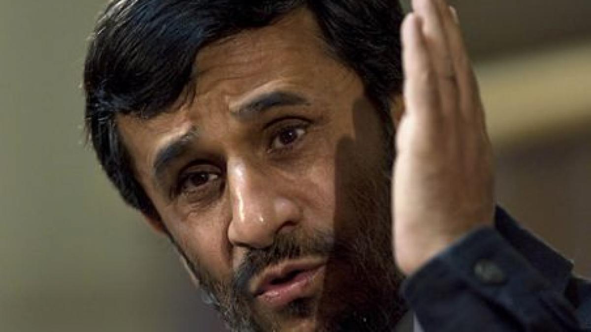 mahmoud ahmadinejad va arunca o piatra spre israel pentru a si arata ura fata de statul evreu