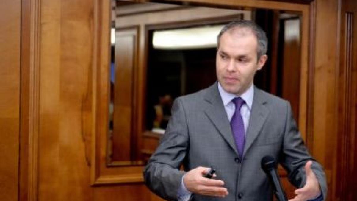 ministrul educatiei are doar 11 clase potrivit legii romane nu si a echivalat diplomele obtinute in