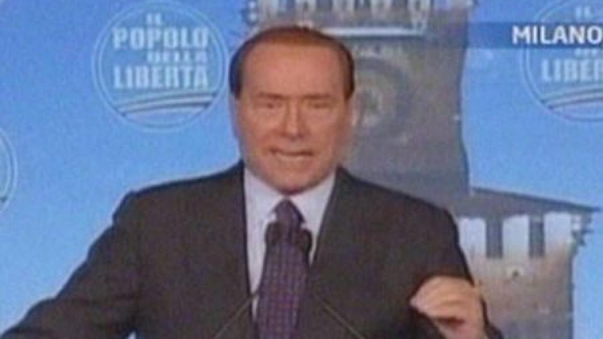 berlusconi isi ataca adversarii politici prin glume video