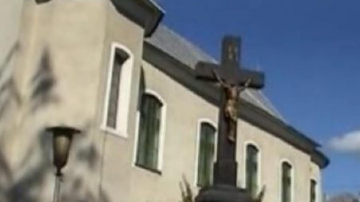 doua biserici din maramures au fost sparte hotii au furat ciocolata video