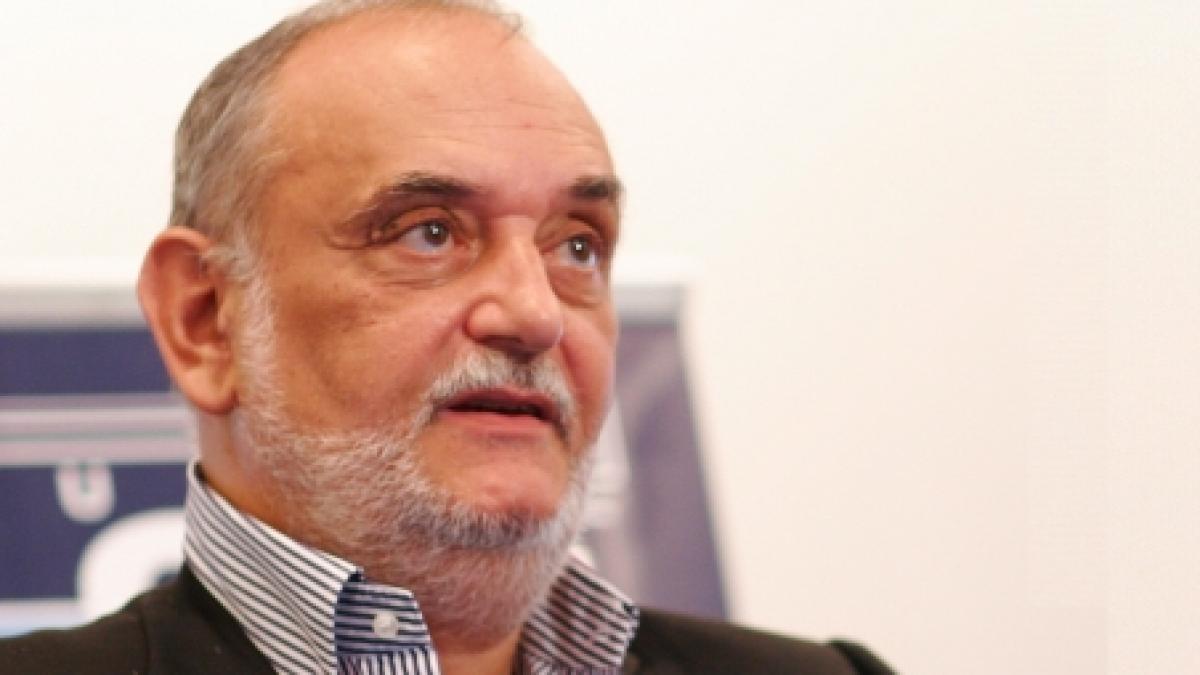 patriciu il contrazice pe isarescu cursul real este de 4 7 4 8 lei euro