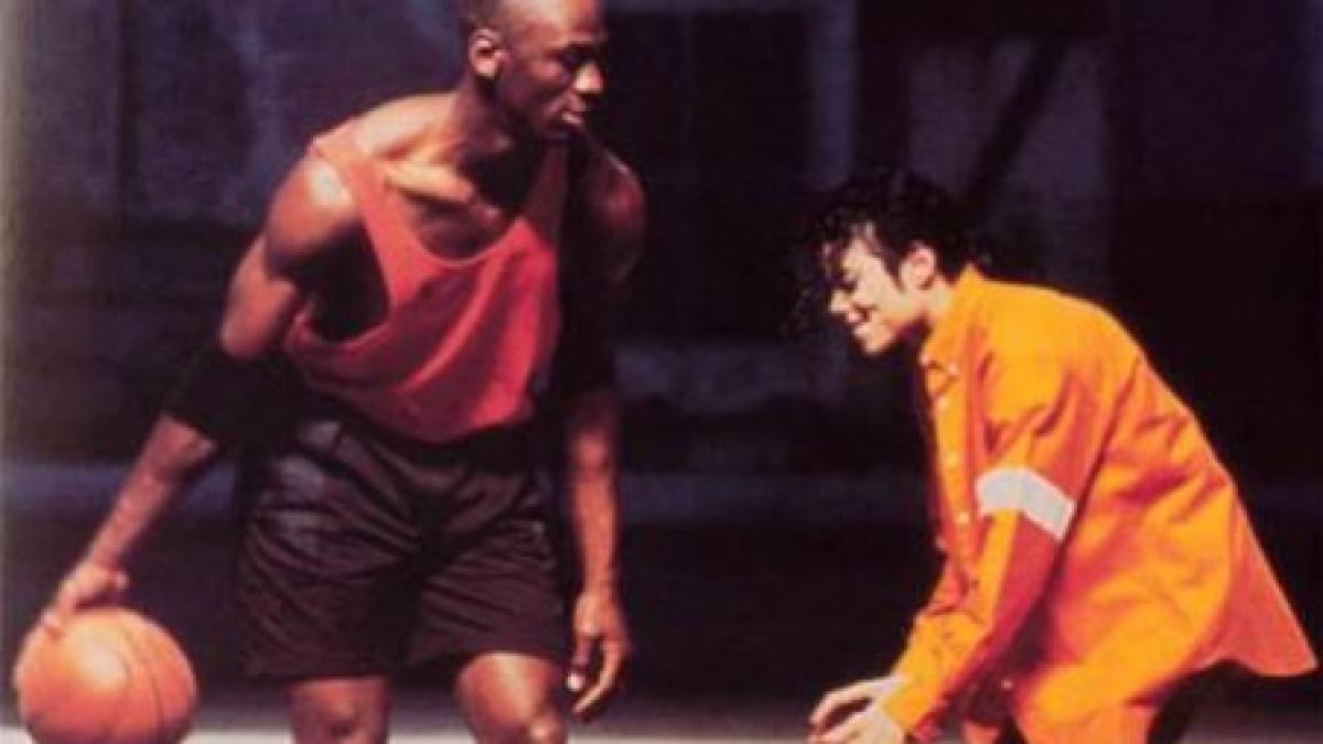 mingea de baschet folosita de michael jackson in videoclipul piesei jam vanduta cu 294 000 dolari