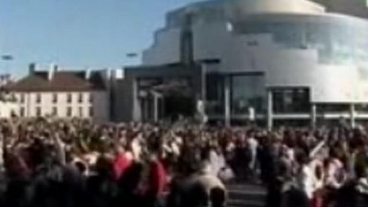 peste trei milioane de oameni au protestat in franta fata de reforma pensiilor video