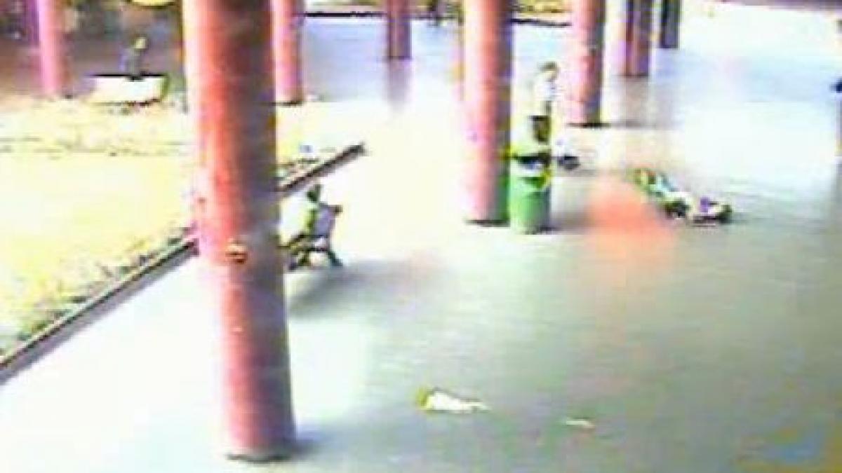 romanca lovita langa a statie de metrou din roma a iesit din coma