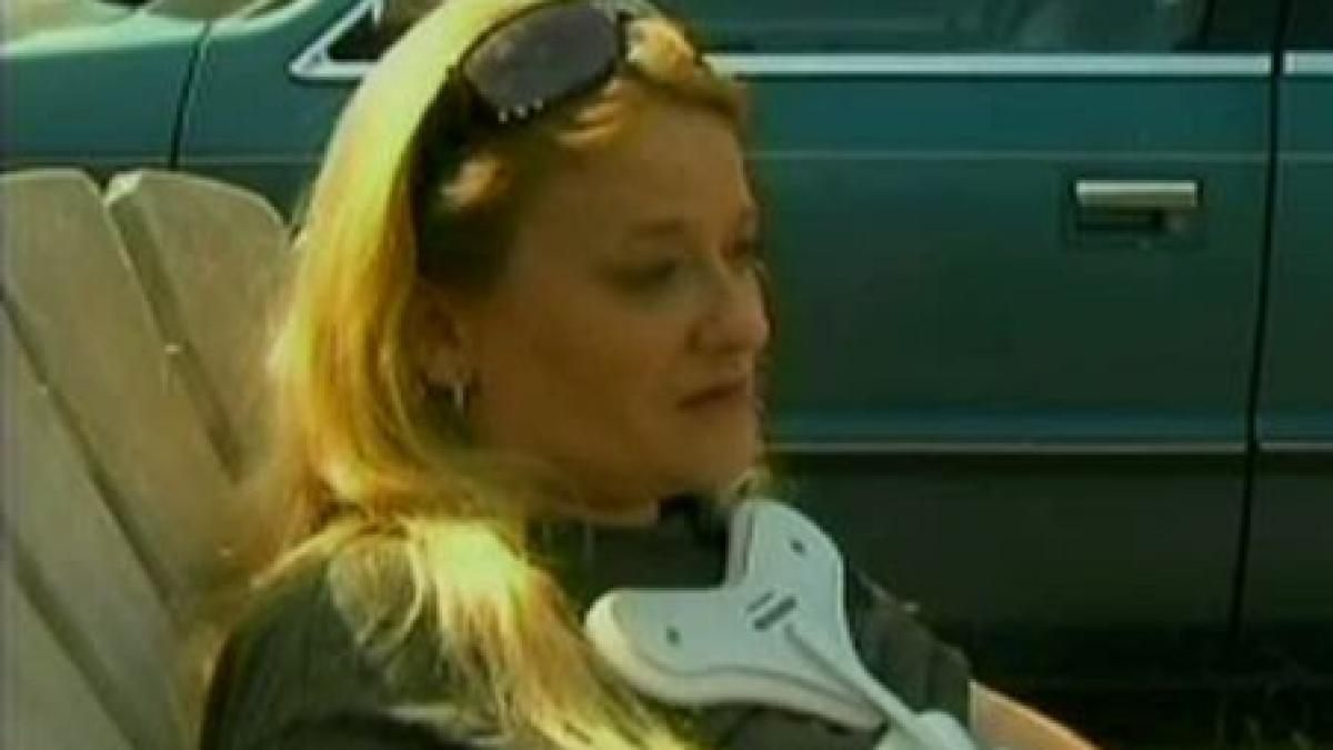 sua o femeie a supravietuit dupa ce a fost calcata cu masina de sotul ei video