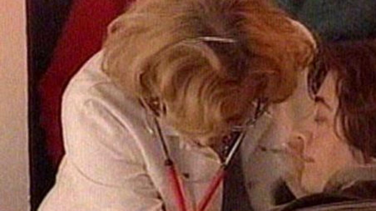 o femeie a lesinat in timpul protestelor de la ministerul finantelor video