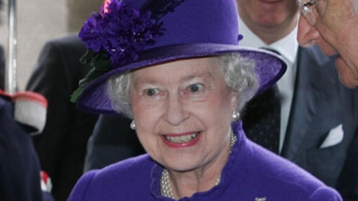 regina elisabeta a anulat balul de craciun din cauza crizei economice video