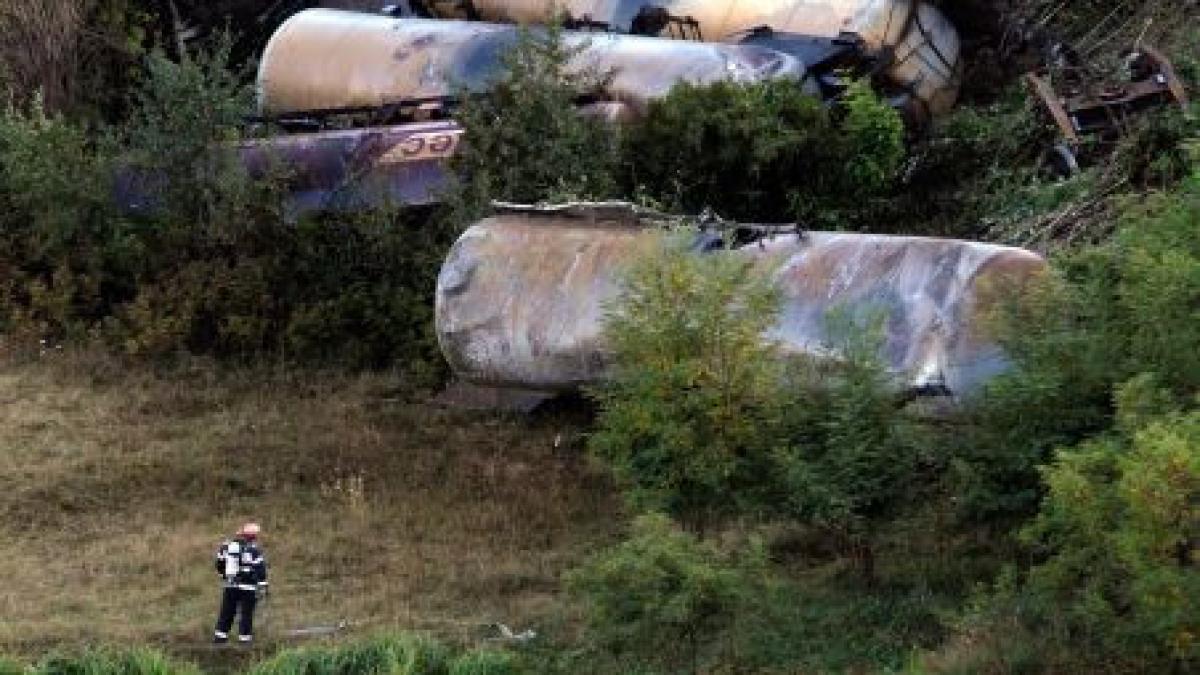 trafic feroviar blocat intre bucuresti si moldova doua vagoane cisterna s au ciocnit