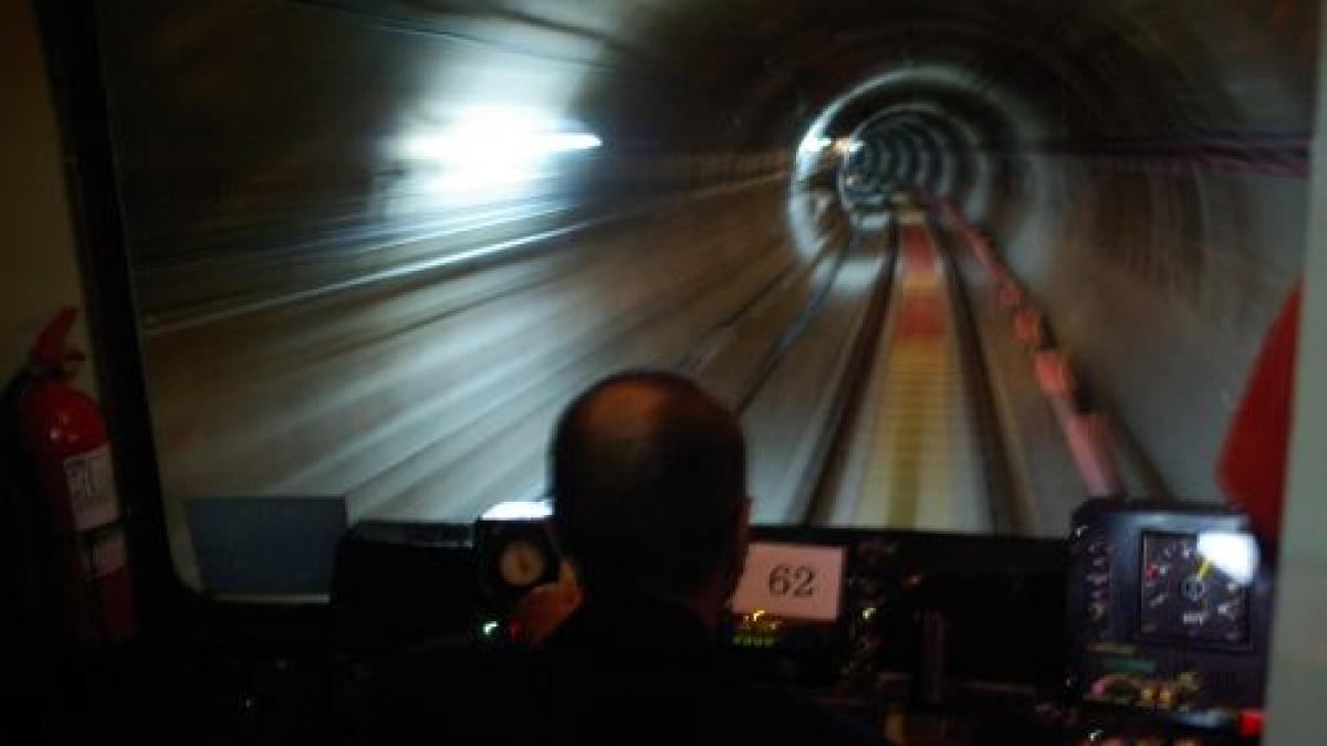 angajatii metrorex ameninta cu greva daca isi pierd sporurile pentru conditii speciale