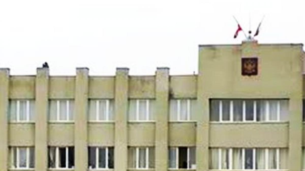 atentat sinucigas urmat de un schimb de focuri la parlamentul cecen 8 oameni au murit