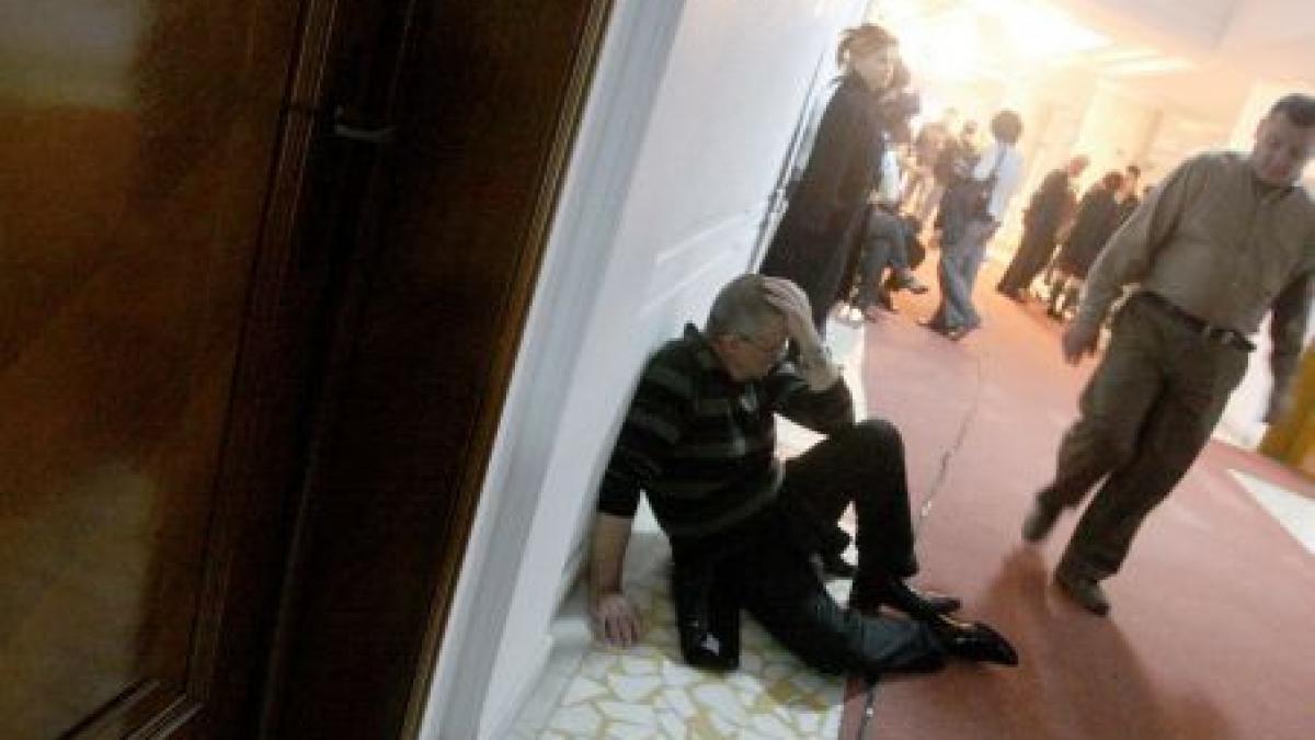 protest la finante angajatii nemultumiti de criteriile de acordare a stimulentelor