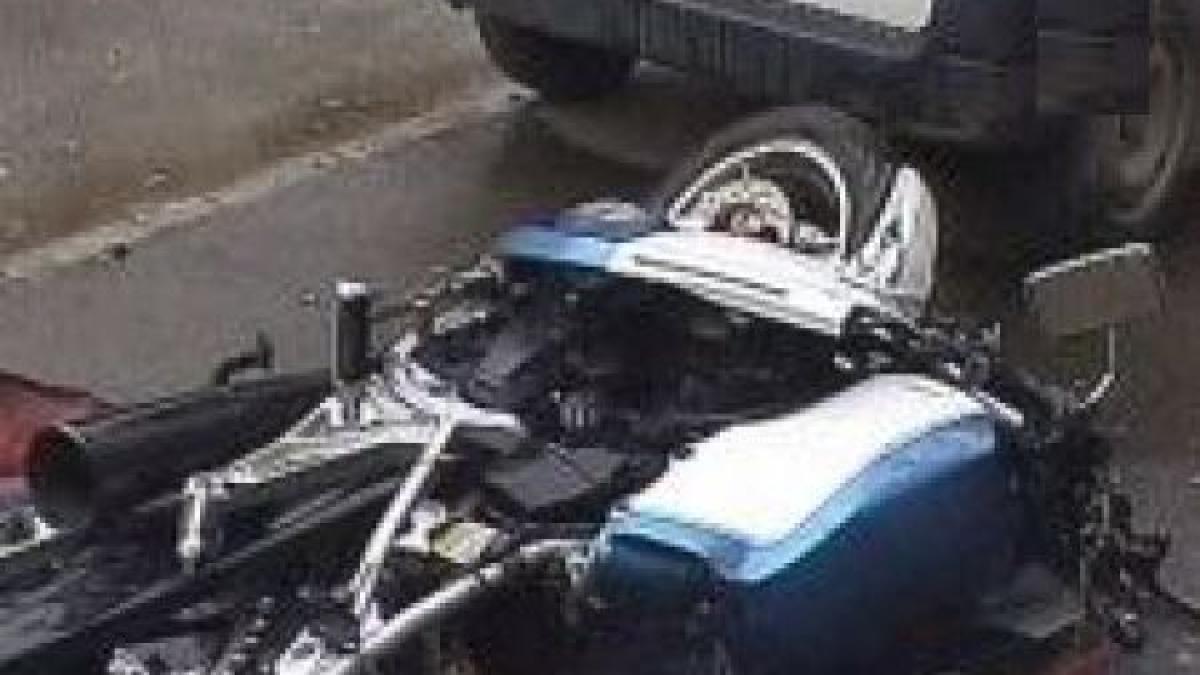 peru politista pe motocicleta lovita de camion