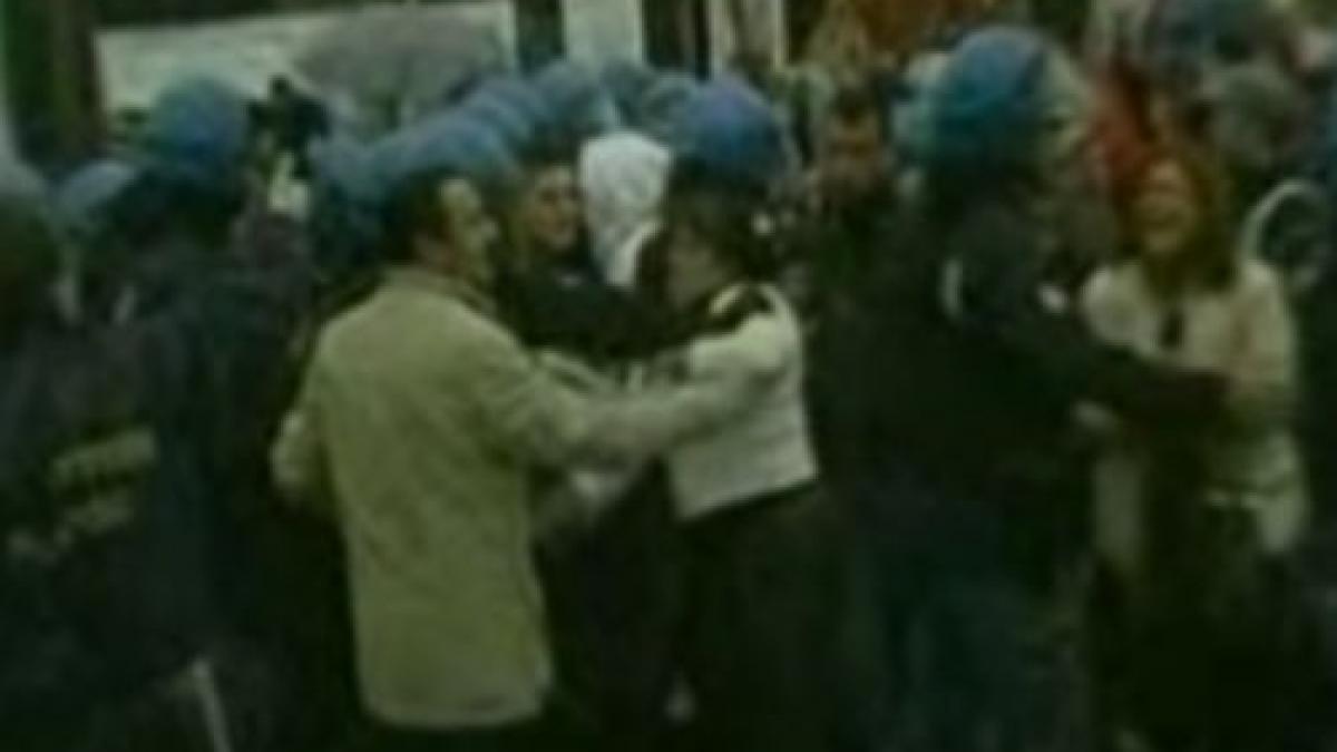 proteste violente in italia din cauza unei gropi de gunoi