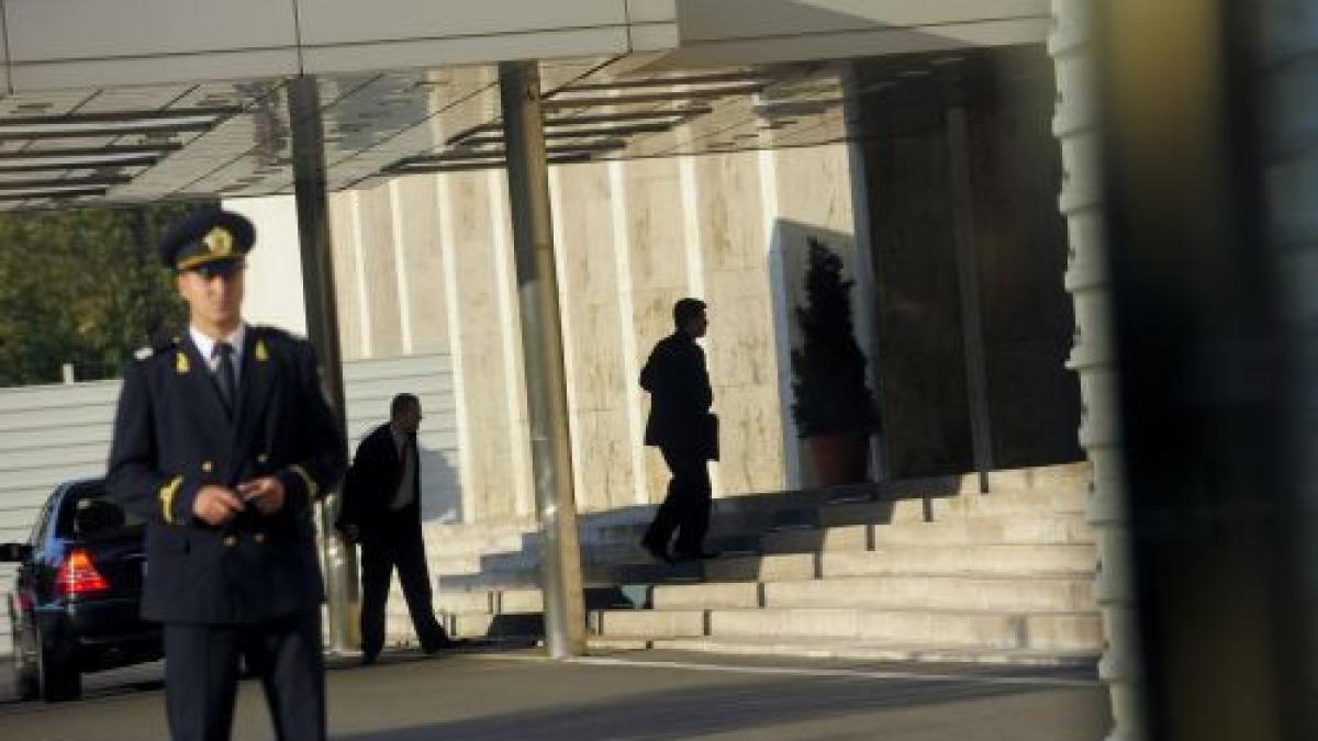 emil boc a convocat mai multi ministri la palatul victoria