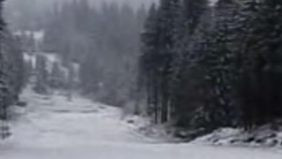 ninsori in muntii harghitei stratul de zapada masoara 6 centimetri