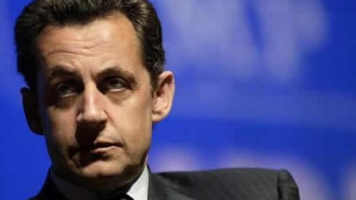 sarkozy manifestantii care blocheza depozitele de benzina iau tara ostatica