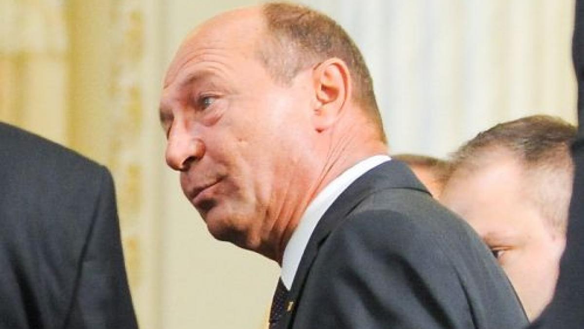 basescu sustine ca nu cunoaste cazul invatatoarei aflate de doua luni in greva foamei