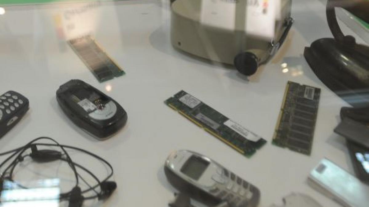 dna cumpara tehnica de ascultare si fotografiere in valoare de 500 000 lei de la un srl de bloc