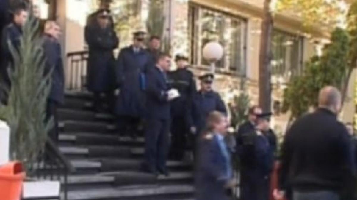 sindicalistii din penitenciare picheteaza sediul pdl dupa ce nu au fost lasati sa intre in propriul