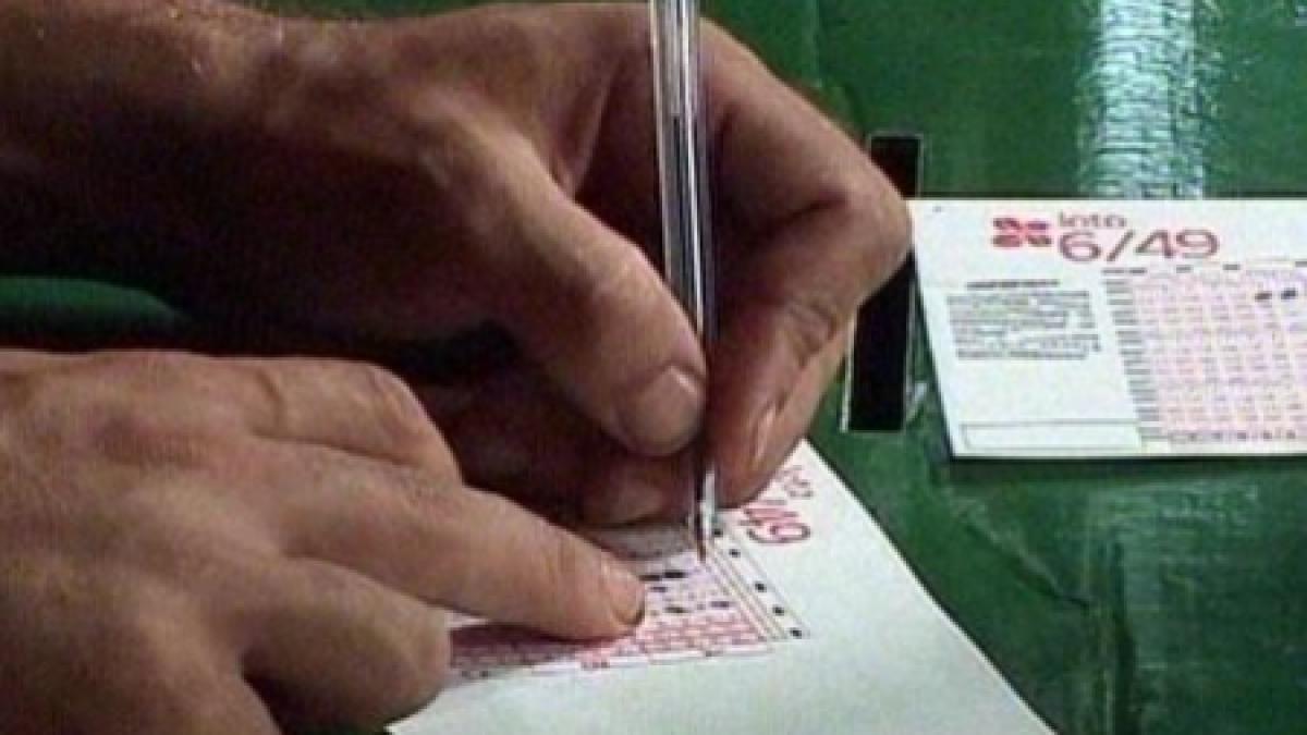 loto 6 49 premiul cel mare in valoare de peste 400 000 de euro a fost castigat
