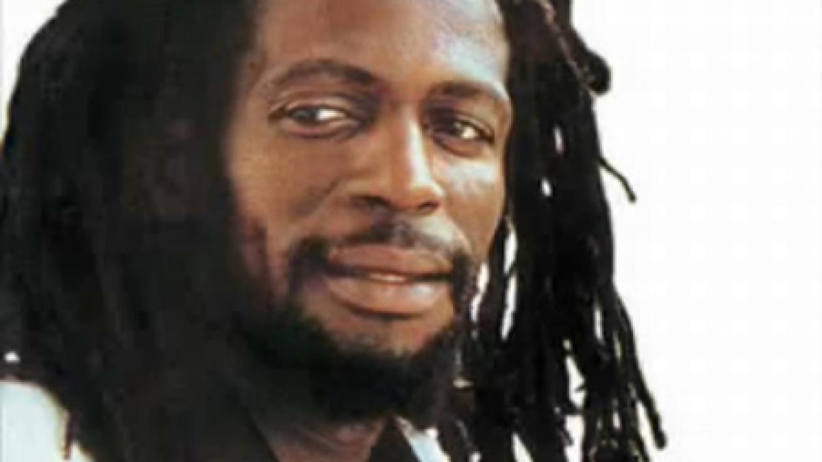 a murit gregory isaacs cantaretul jamaican de muzica reggae