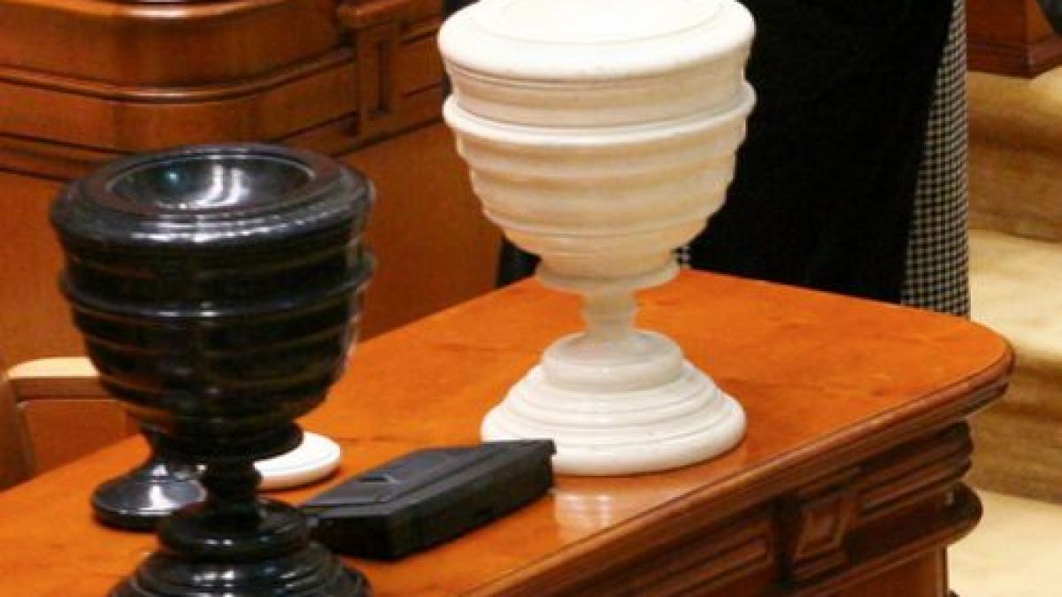 a inceput votarea motiunii de cenzura