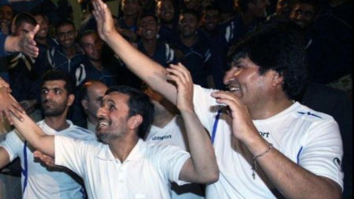 partida de futsal cu evo morales si ahmadinejad coechipieri