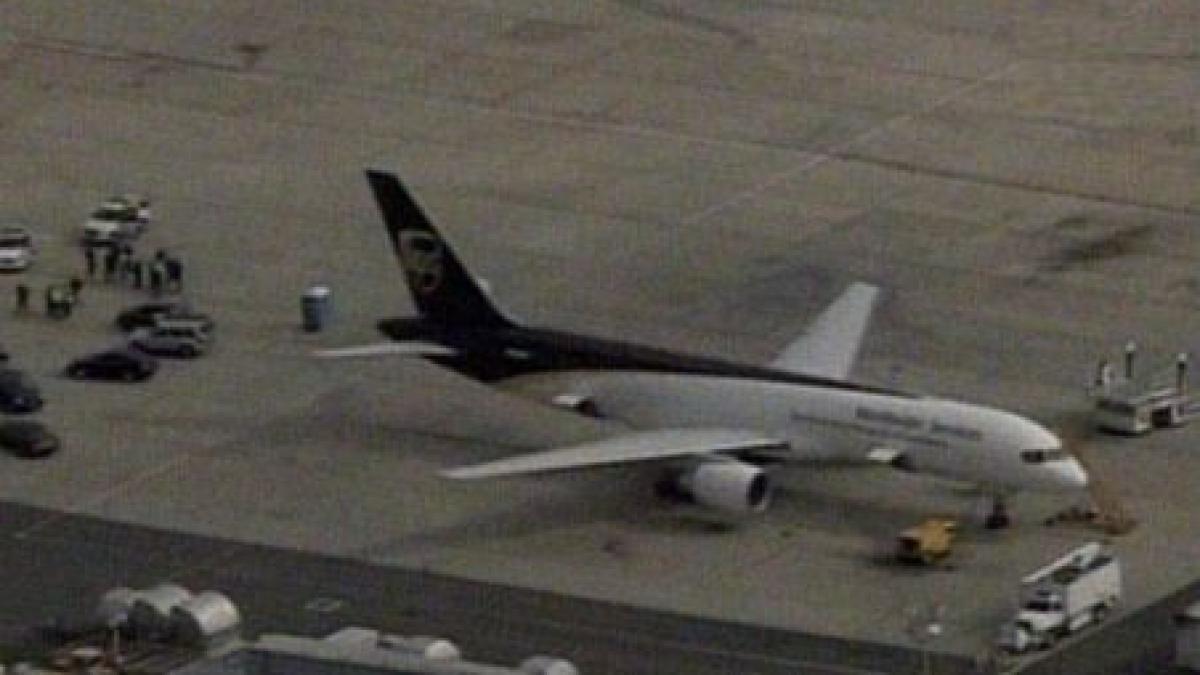 alerta pe aeroporturi din sua dupa descoperirea unui pachet suspect intr un avion la londra