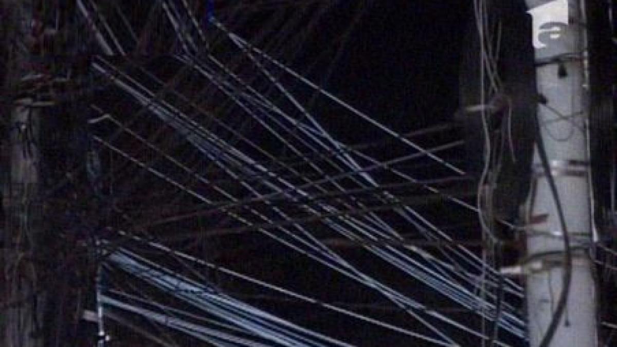 cablurile de pe stalpi vor disparea abia in 2012 termenul limita al proiectului netcity a fost