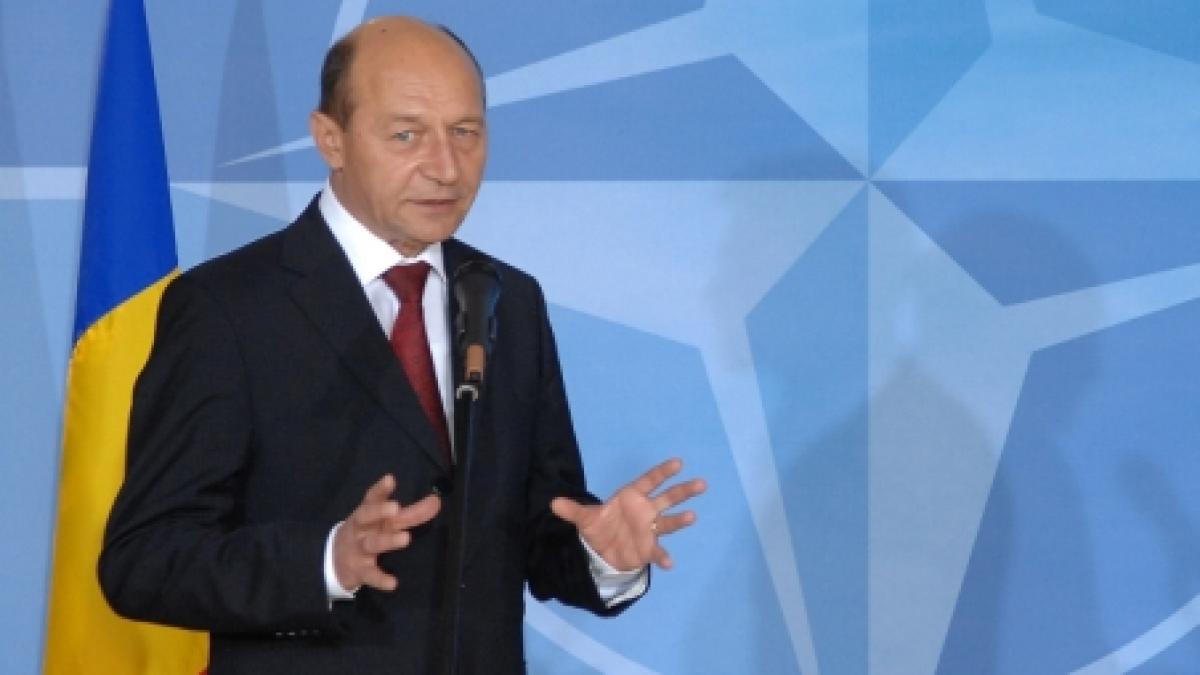 traian basescu a invitat partidele la consultari marti la ora 12 00 pnl nu va participa la intalnire