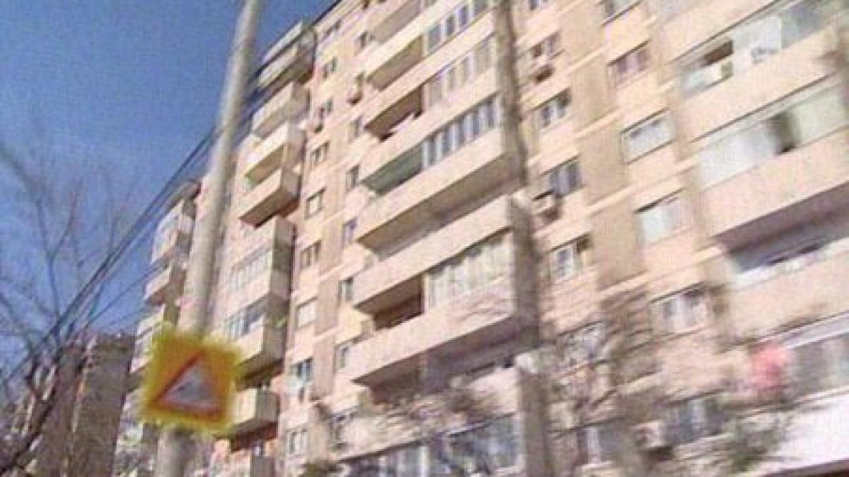 vanzatorii de apartamente angajeaza brokeri pentru a si ajuta clientii sa scape de vechea locuinta