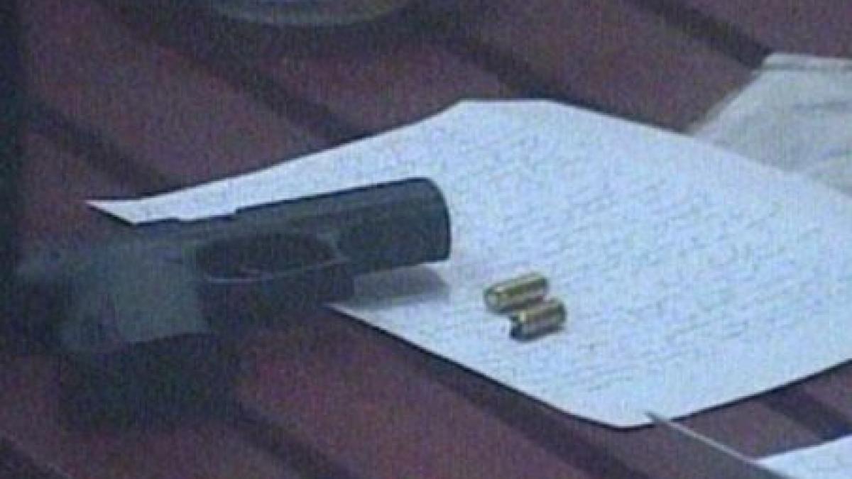 pitesti un tanar l a impuscat pe un altul intr un bar pentru ca nu se putea concentra la jocuri