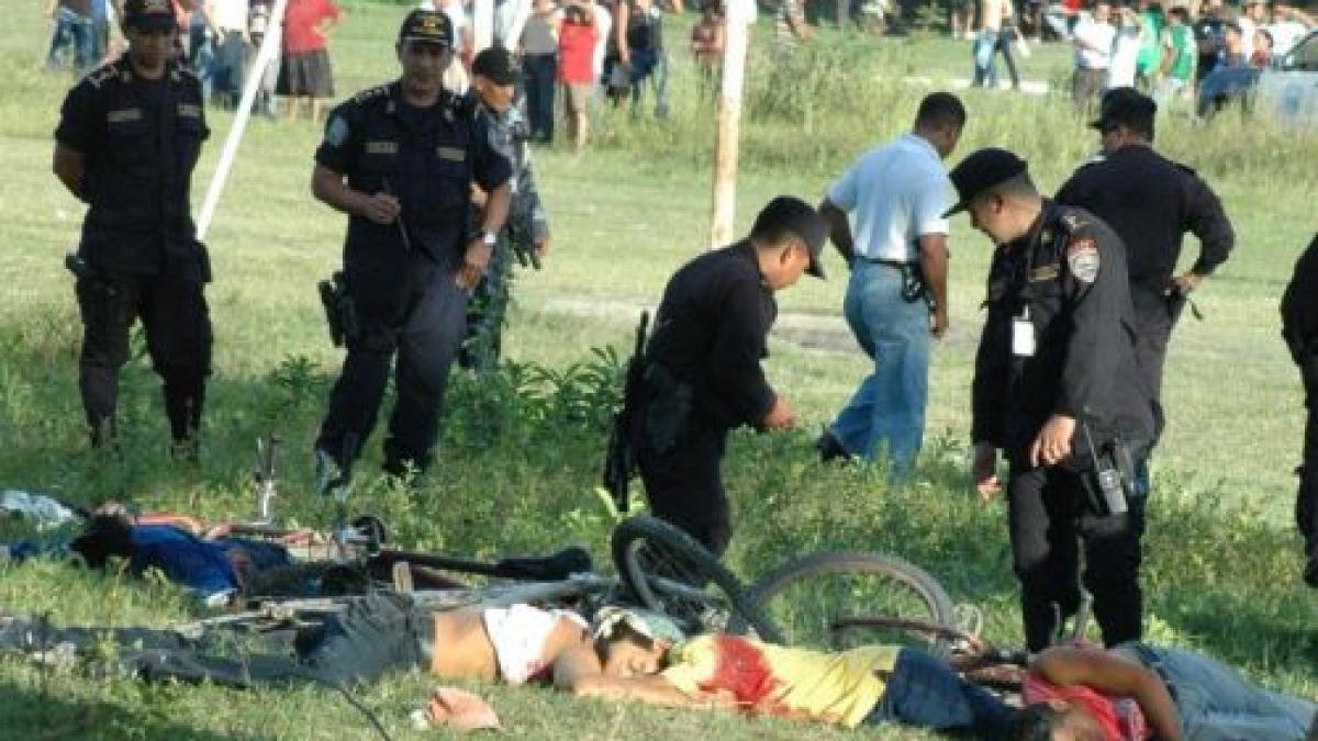 masacru la un meci de fotbal din honduras 14 oameni printre care doi arbitri impuscati mortal