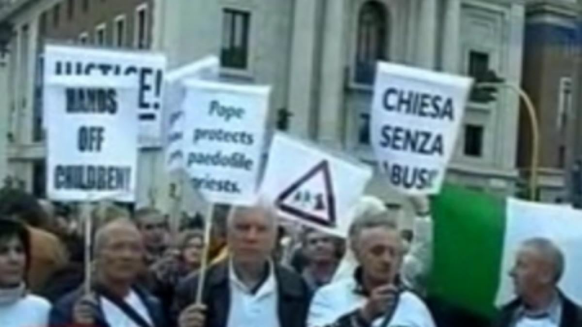 purtatorul de cuvant al papei benedict al xvi criticat de foste victime ale preotilor pedofili