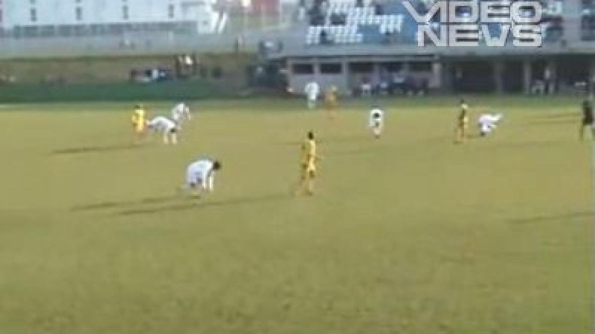 rostogolire in sincron la un meci de fotbal din cehia