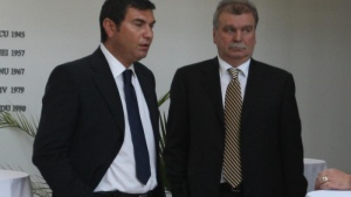 dinu gheorghe borcea e un dobitoc e turbat din nastere