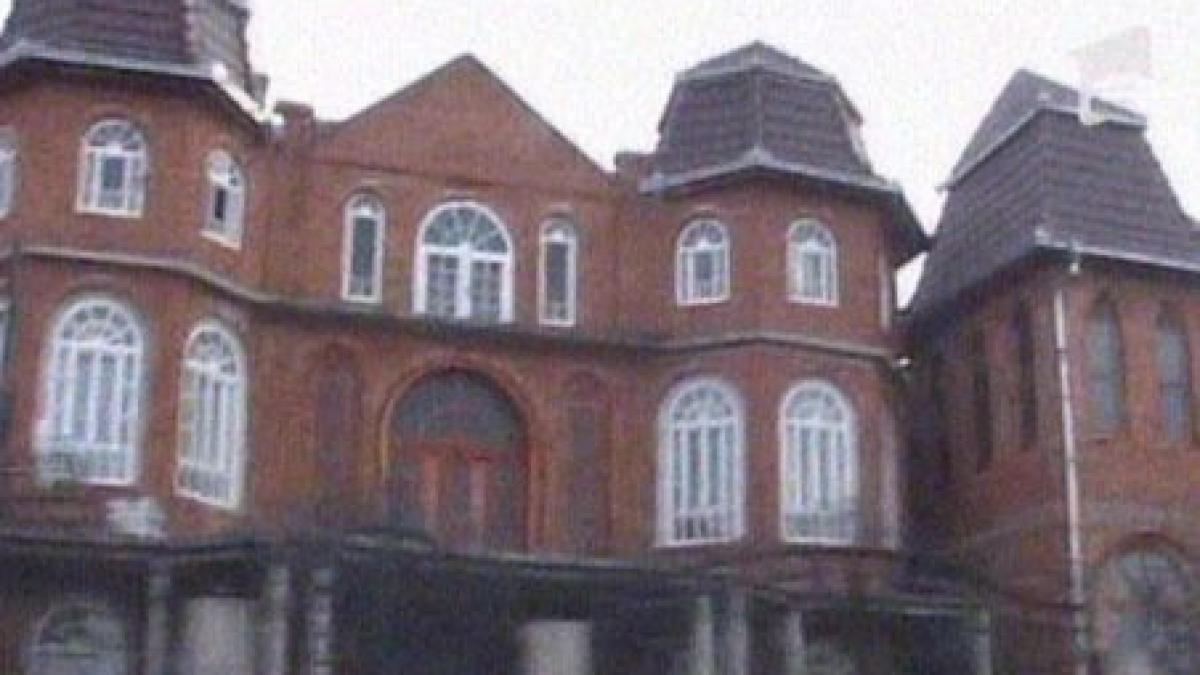 zeci de romi asteapta ajutor de incalzire desi au masini scumpe si palate